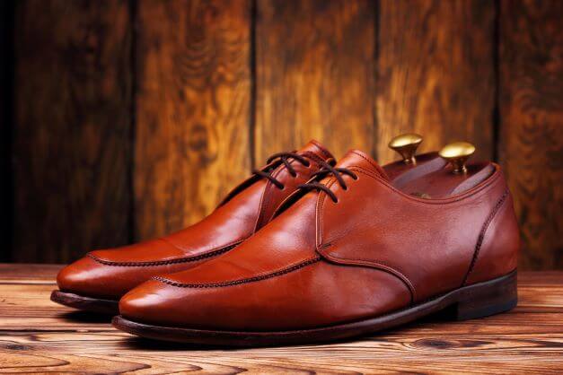 What Shoes To Wear With Suits: The Ultimate Guide 5 a pair of Fashionable leather derby shoes