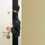 Locksmiths: The Unsung Heroes Of Our Personal Security 3 burglar breaks into house