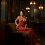 How to Accessorize Your Plus Size Formal Dress Like a Pro? 3 accessories for a formal dress