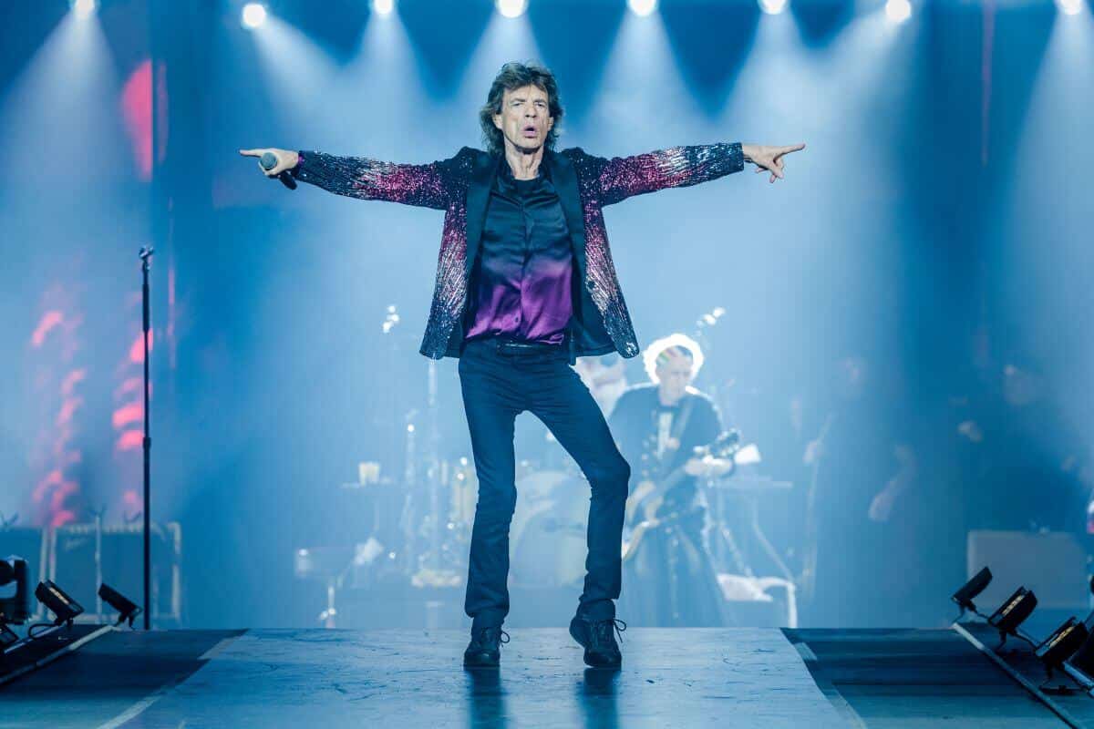 Celebrity bingo enthusiasts revealed 2 mick jagger on stage