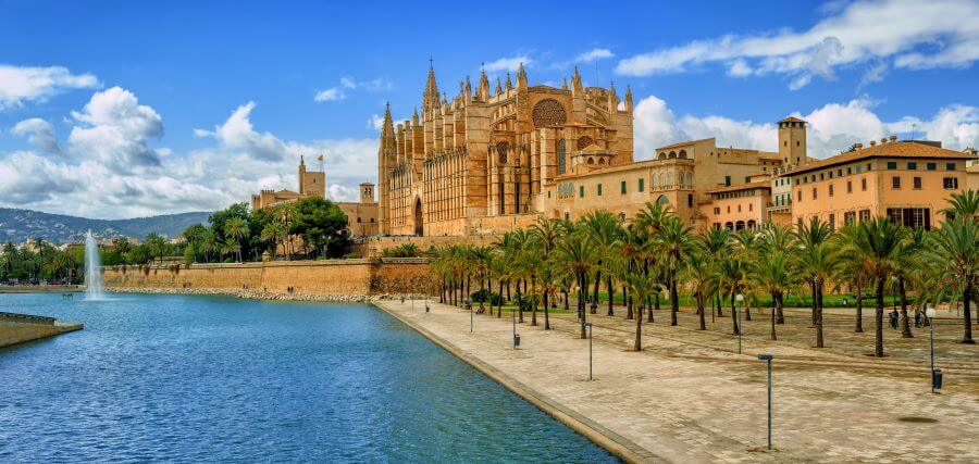 Must-see picturesque treasures in the Mediterranean 5 La Seu the gothic medieval cathedral of Palma de Mallorca
