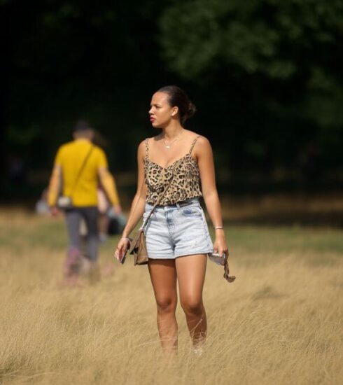 jojo wearing shorts on hampstead heath in heatwave