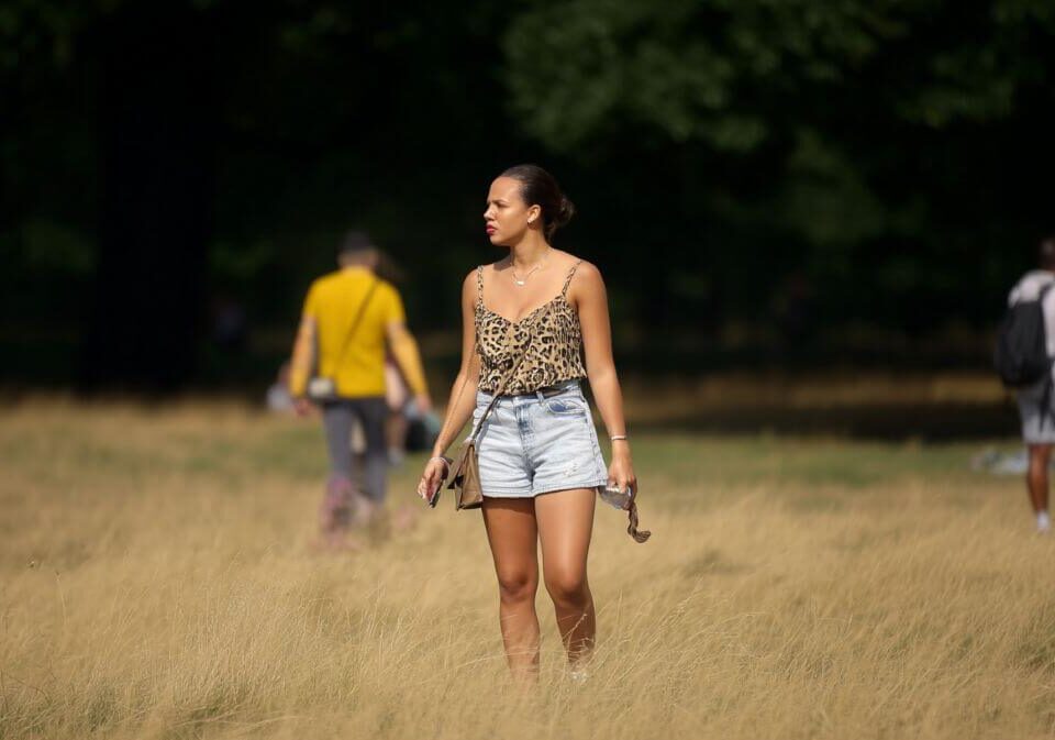 jojo wearing shorts on hampstead heath in heatwave
